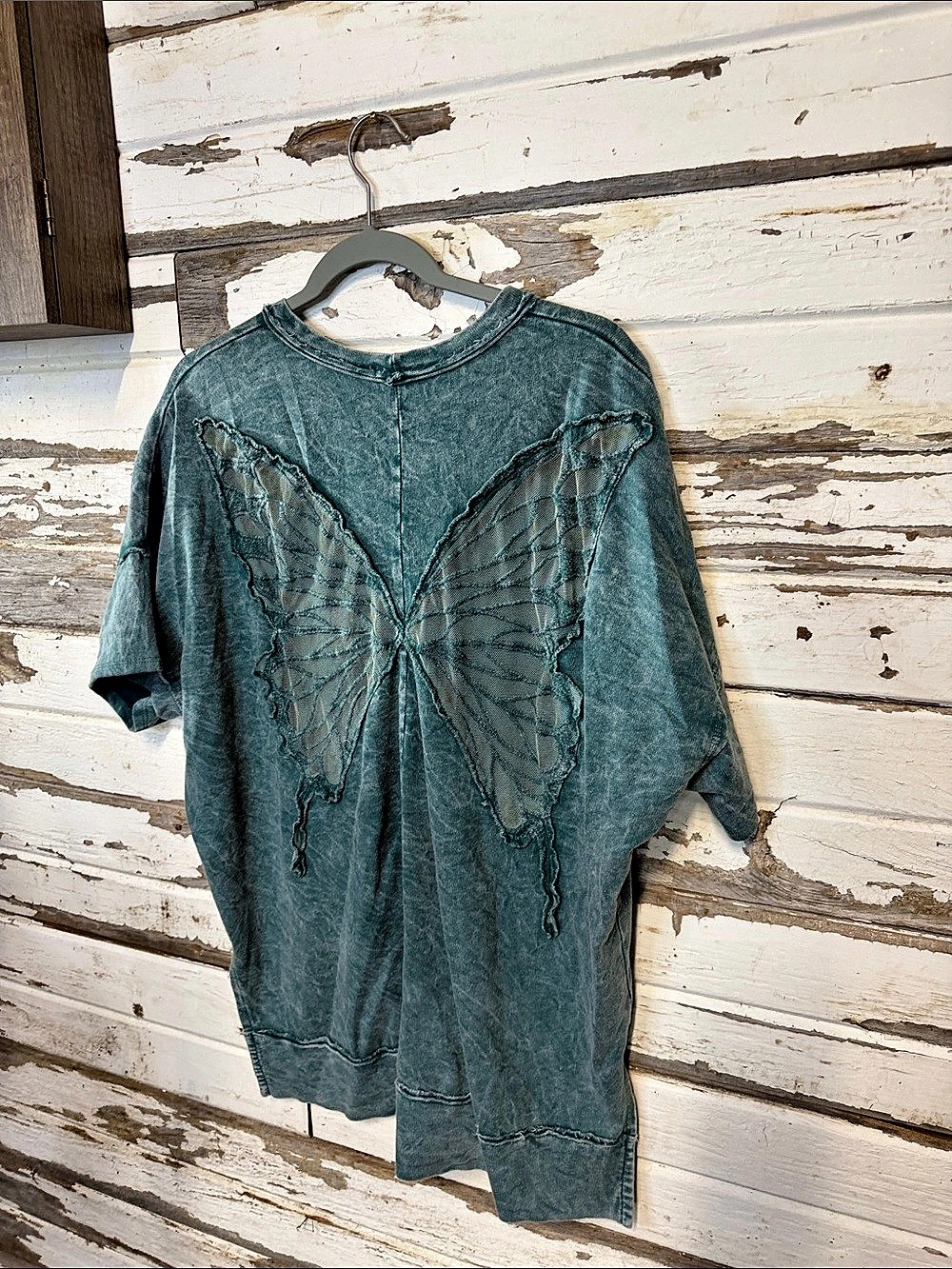 J. Her Butterfly Back Short Sleeve Tee Size Medium (1136 A